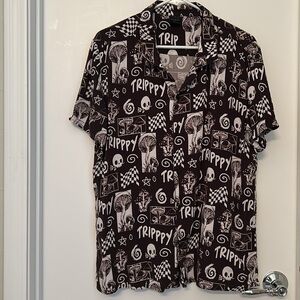 Men’s Button Up Short Sleeves Shirt Size Medium Mushrooms and Skulls Print